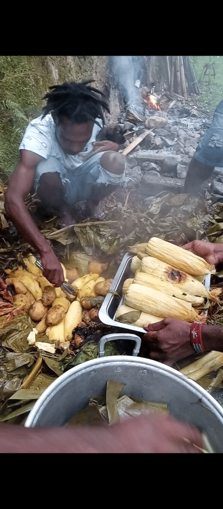 Budaya Bakar Batu Sebuah Kebersamaan