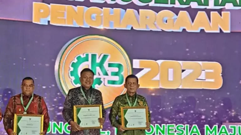 Gubernur Olly Dondokambey Raih Penghargaan K3 Dari Kementerian Ketenagakerjaan