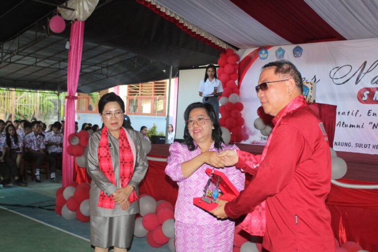 Pencanangan SMKN 1 Tahuna sebagai Sekolah Bersinar didampingi Penjabat Bupati Sangihe RST dan kepala BNN Sulut.(foto:ist)