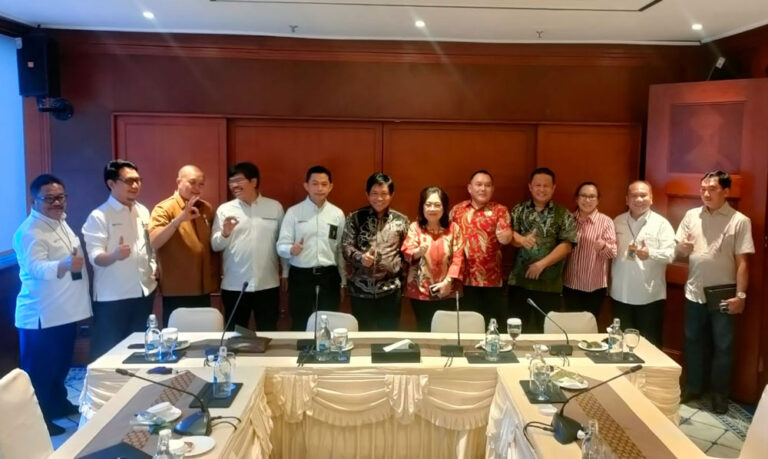 Audiensi Pemkab Sangihe dengan pimpinan PLN Pusat di Jakarta.(foto:ist)