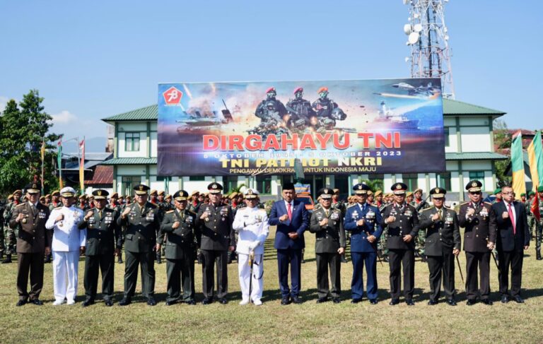 Gubernur Sulut Olly Dondokambey saat menghadiri peringatan HUT TNI Ke-78.(foto:ist)