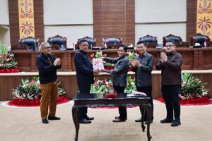Rapat Paripurna pengambilan keputusan terhadap Ranperda tentang APBD Perubahan Provinsi Sulut Tahun Anggaran (T.A) 2023, di ruang rapat paripurna DPRD Sulut, Selasa (5/09/2023).(foto:ist)