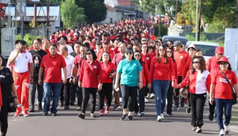 Gebyar Hari Ibu ke-95, Ketua TP-PKK Sulut dan Minahasa Berbaur Bersama Masyarakat