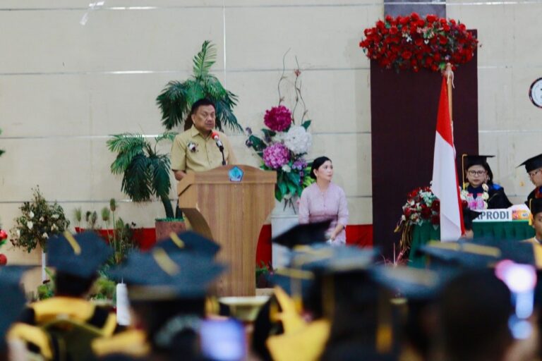 Gubernur OD Hadiri Wisuda dan Dies Natalis ke XXVI STAKAM