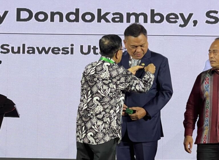 Dedikasi OD Luar Biasa, PWI Pusat Berikan Penghargaan Pena Emas ke 45