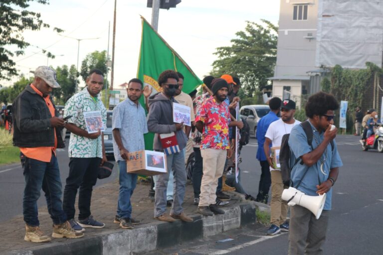 Solidaritas Mahasiswa Papua Ikut Menengok Warga Terdampak Bencana Gunung Ruang, Ini Yang Mereka Lakukan