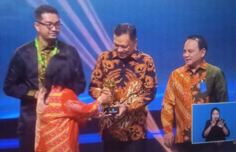 Gubernur Sulut OD, Terima Anugerah Merdeka Belajar Dari Kemendikbudristek