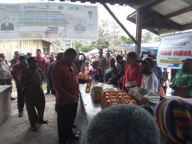 Dibuka Langsung Pj Bupati, Dinas Pangan Kabupaten Jayawijaya Gelar Pasar Murah