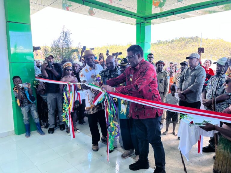 Pj. Bupati Jayawijaya Thony Mayor Resmikan Puskesmas Distrik Koragi
