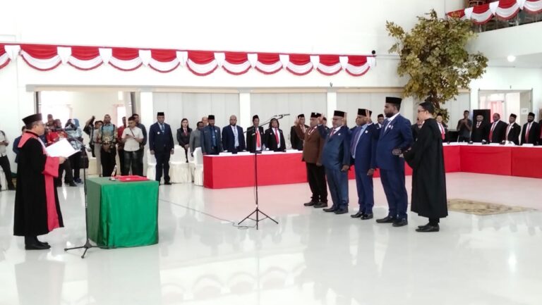 Ketua Pengadilan Tinggi Lantik Pimpinan Definitif DPR Provinsi Papua Pegunungan
