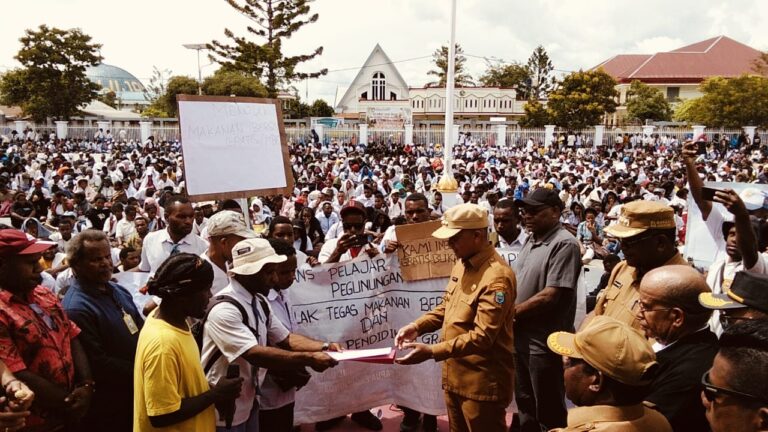 Tolak MBG, Ribuan Pelajar dan Mahasiswa Gelar Aksi Damai di Kantor Gubernur Papua Pegunungan