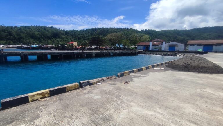 Warga Tabut Protes Kapal Perintis di Hentikan Masuk Pelabuhan Peta