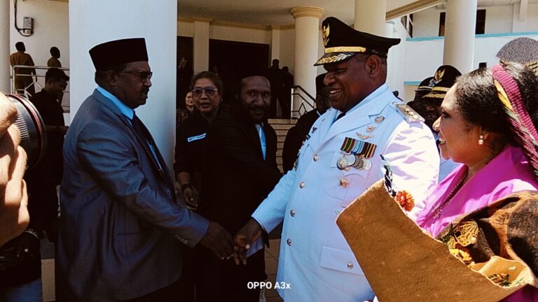 Warga Jayawijaya Antusias Sambut Bupati dan Wakil Bupati Baru