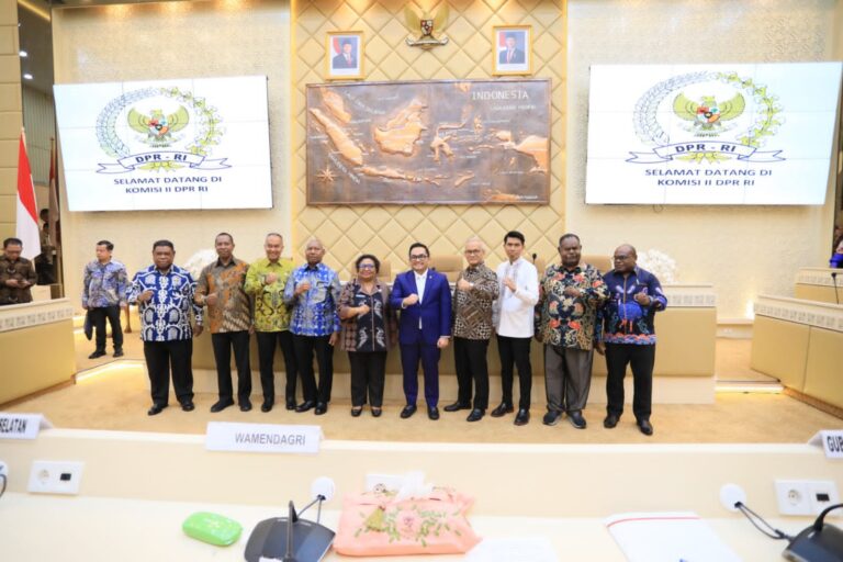 Rapat Kerja Komisi II DPR-RI Dengan Pj. Gubernur Velix Wanggai Bahas 5 Agenda Strategis