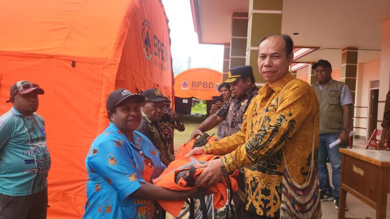 Pemprov Papua Pegunungan Bagikan Tenda Bencana ke 8 Kabupaten
