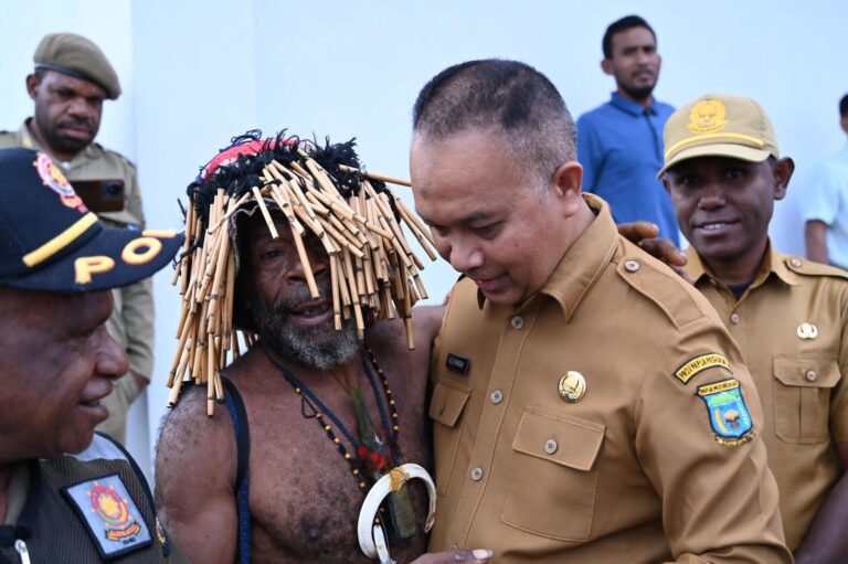 Gubernur dan Wabup Papua Pegunungan Pimpin Apel Perdana Bersama Ratusan ASN