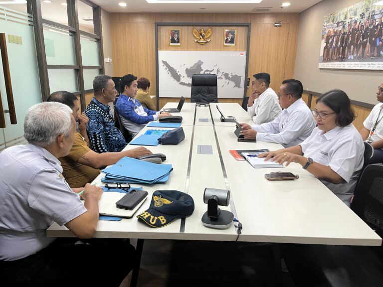 Boyong Beberapa OPD dan Sekda, Bupati Michael Thungari Sambangi Sejumlah Kementerian