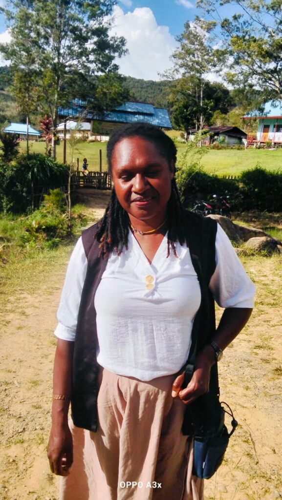 Delsi Wenda Resmi Kepala SMK Negeri Pyramid Gantikan Nius Wenda