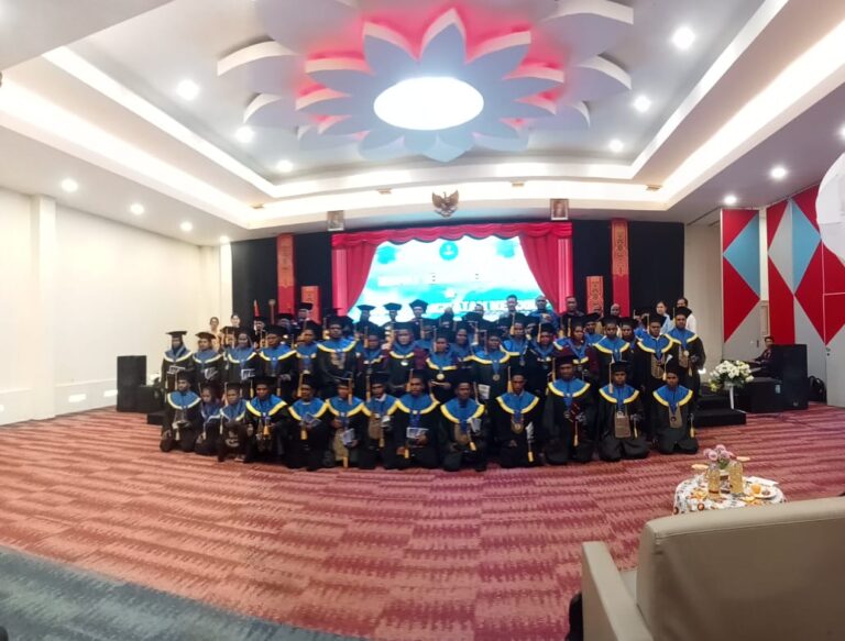 STAK Diaspora Wisuda 51 Sarjana Baru