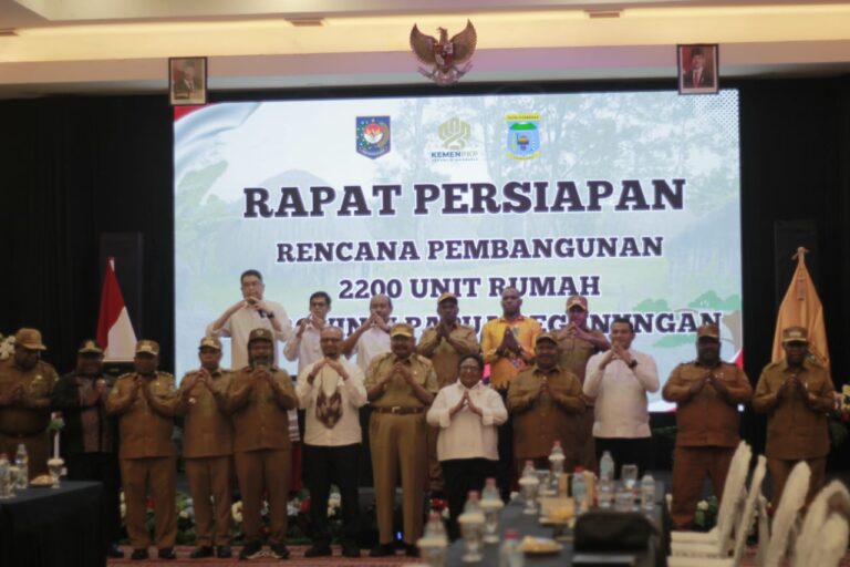 Wamendagri Ribka Haluk Janji Akan Terus Memonitor Pembangunan 2.200 Unit Rumah Layak Huni di Papua Pegunungan