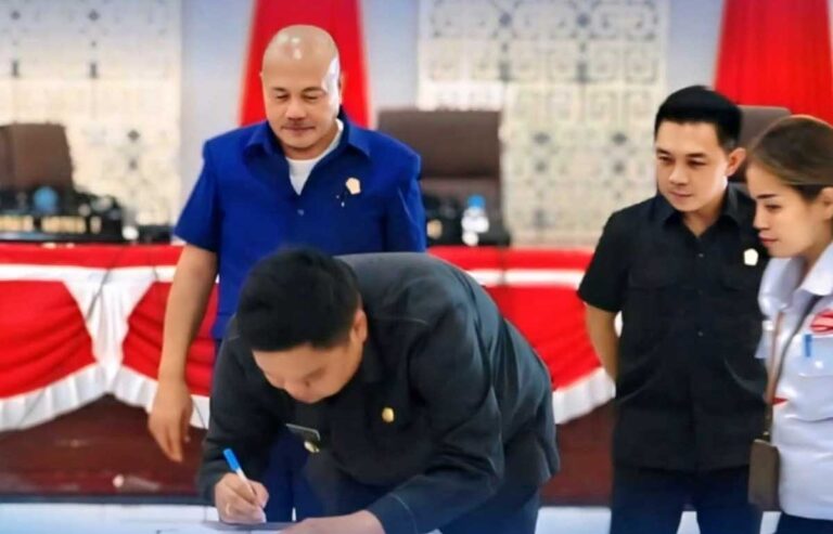 Wabup Sangihe Hadiri Paripurna Penandatanganan KU-PPAS Perubahan APBD 2025 Rapat-Paripurna-Penandatanganan-KU-PPAS