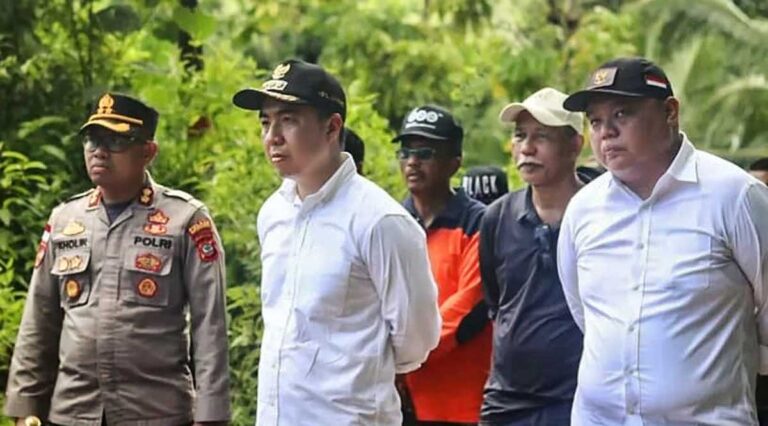 Bupati-Sangihe-Tinjau-Lokasi-Longsor