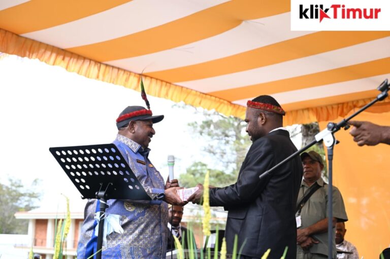 Wagub Papua Pegunungan Serahkan Rp100 Juta dan Satu Ton Beras untuk Ret-Ret Pemuda GKI Indonesia