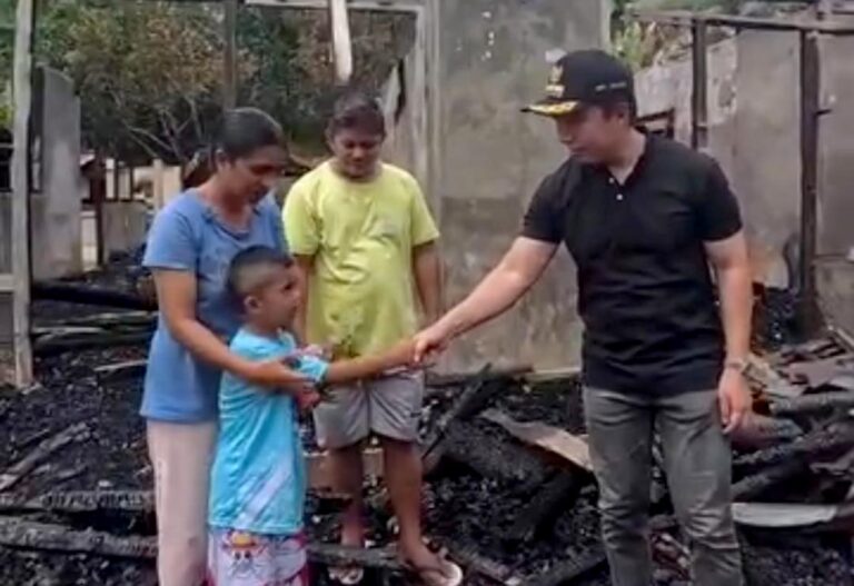 Bupati Michael Thungari Kunjungi Korban Kebakaran di Laine, Sangihe: Pemerintah Siap Bantu Pemulihan Rumah Warga