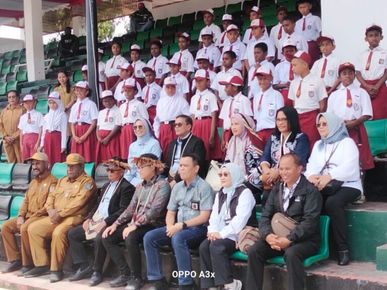 Siswa SD Kulitarek Antusias Sambut Kedatangan Rombongan DPR RI