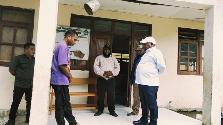 Wabup Jayawijaya Temukan Satu Guru Mengajar Enam Kelas di SD Abuneri