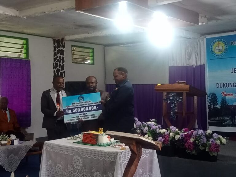 Pemkab Jayawijaya Salurkan Bantuan Rp 500 Juta untuk Gereja GIDI Jemaat Tiranus Hom-Hom