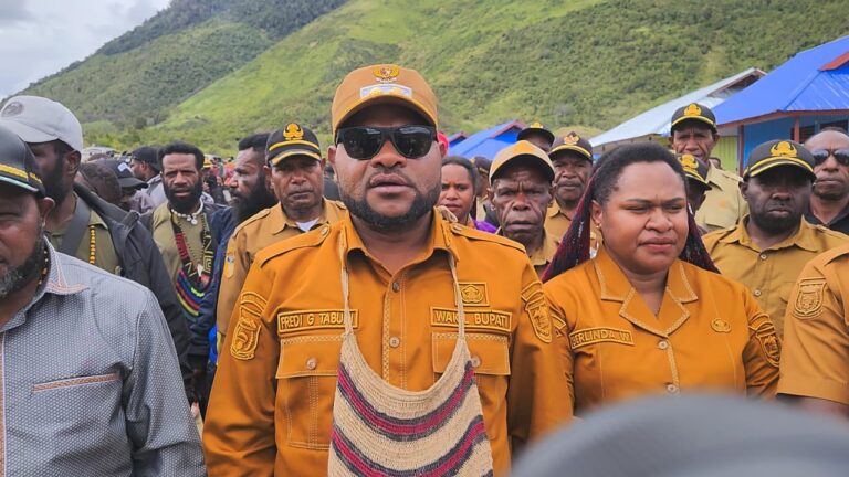 Wabup Lanny Jaya Tekankan Disiplin ASN di Distrik, Terapkan Program “Bangun dari Kampung ke Kota”