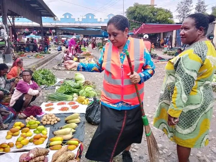 Plt Kepala DLH Jayawijaya Ajak Masyarakat Jaga Kebersihan Jelang Natal dan Tahun Baru