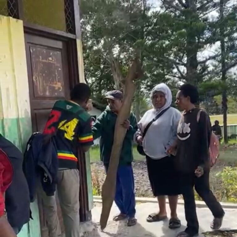 Krisis Honorer K2, Aktivitas Belajar di SD Inpres Muliama Terganggu