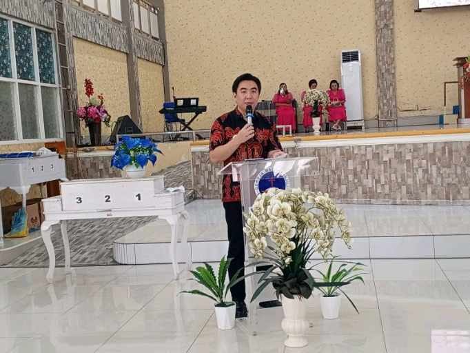 Sekolah Lansia “Malunsemahe” Betlehem Luluskan 57 Peserta, Bupati Tekankan Peran Lansia sebagai Teladan