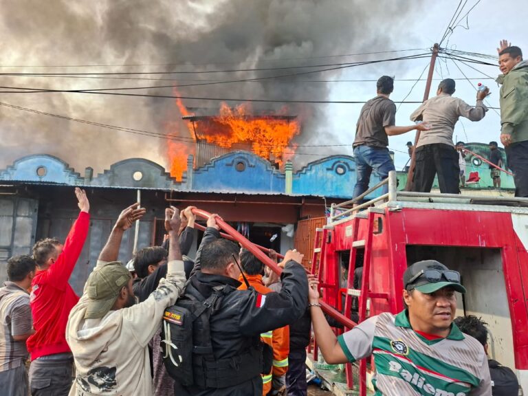 Dilahap Si Jago Merah, 15 Unit Ruko di Wamena Kota Hangus Terbakar