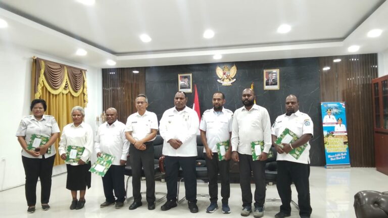 Bupati Jayawijaya Serahkan 15 SK Plt Pejabat Eselon III dan IV, Fokus Benahi Pelayanan RSUD dan Tata Angkutan
