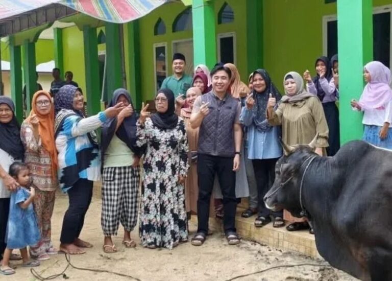 Penyerahan Hewan Kurban Dari Bupati Sangihe di Sambut Bahagia Umat Masjid Thariq Bin Ziyad At-Taqwa Embuhanga