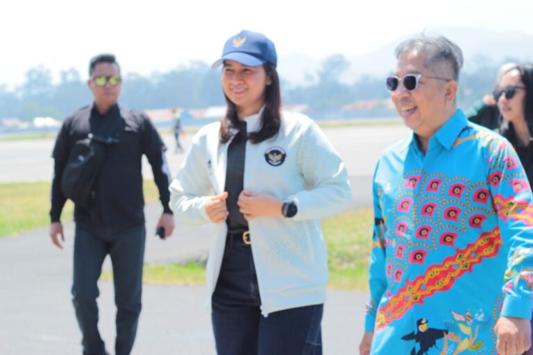 Wamenpar Ni Luh Enik ErmawatiWamena Punya Potensi Besar, Kita Jahit Bareng Pemda