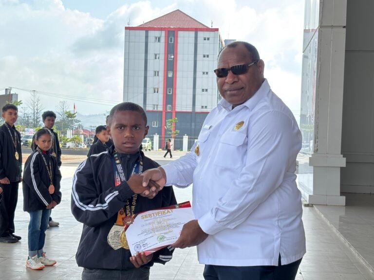 Pulang Bawa 11 Emas dari Kejurnas di Jayapura, Bupati Jayawijaya Kasih Bonus 10 Juta per Emas